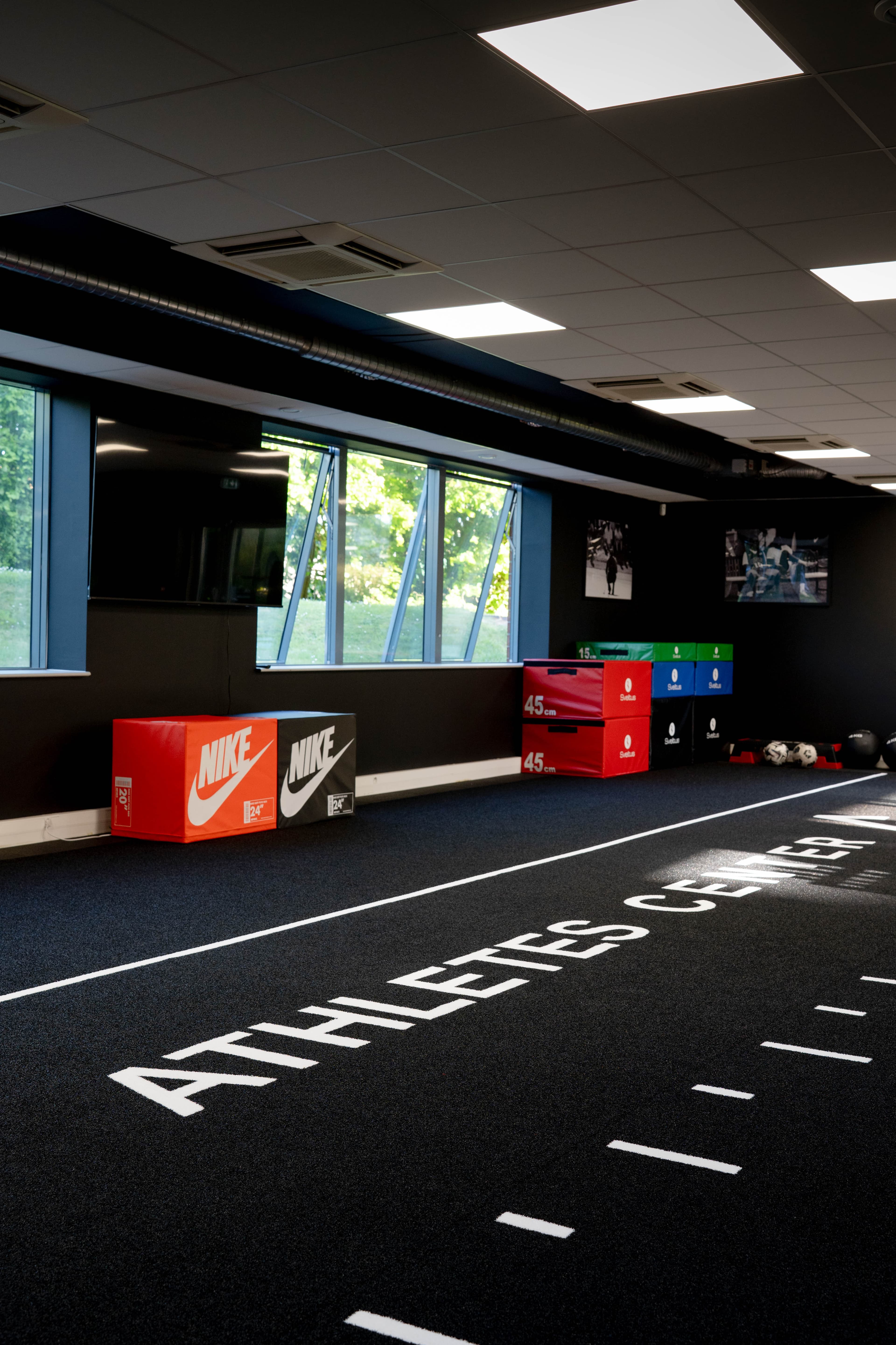 Plyoboxes Nike et piste d'accélération Athletes Center