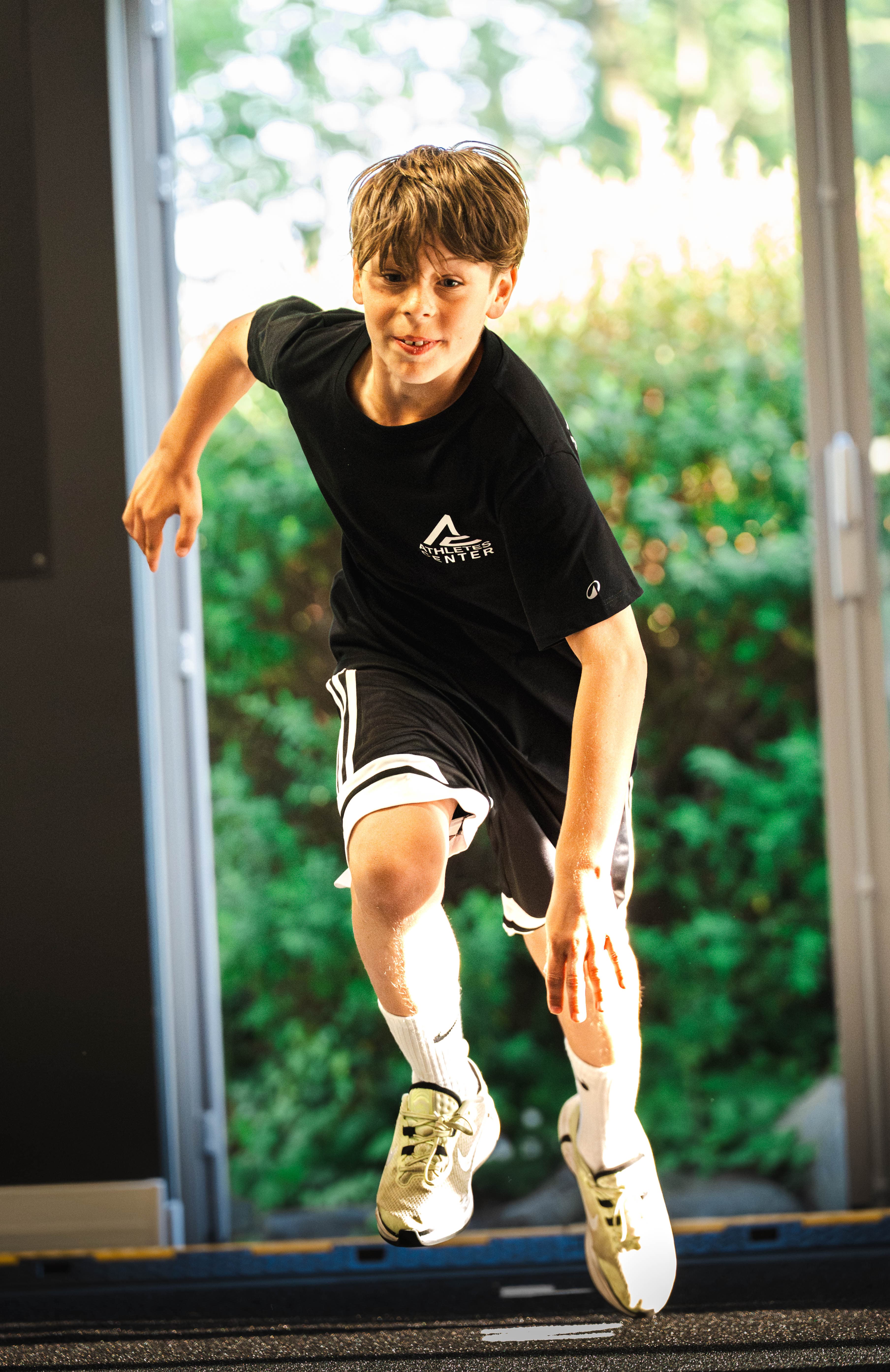 Vue du plateau Athletes Center avec jeunes athlètes en récupération